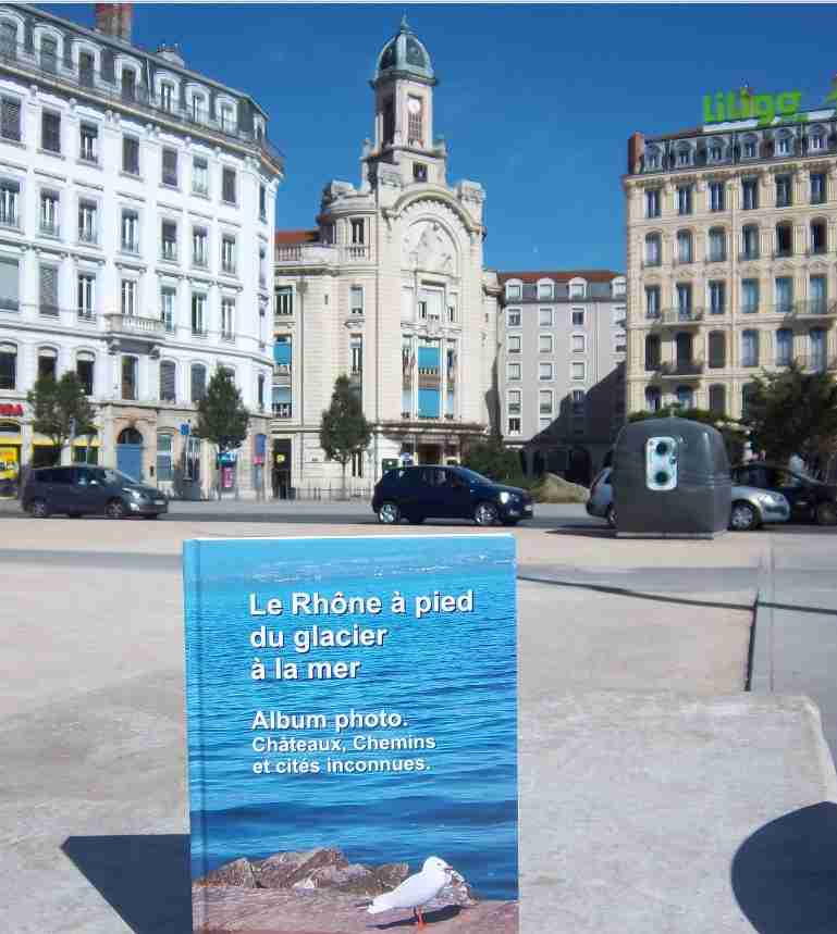 Le livre du Rhône de Patrick Huet au Palais de la mutualité à Lyon.